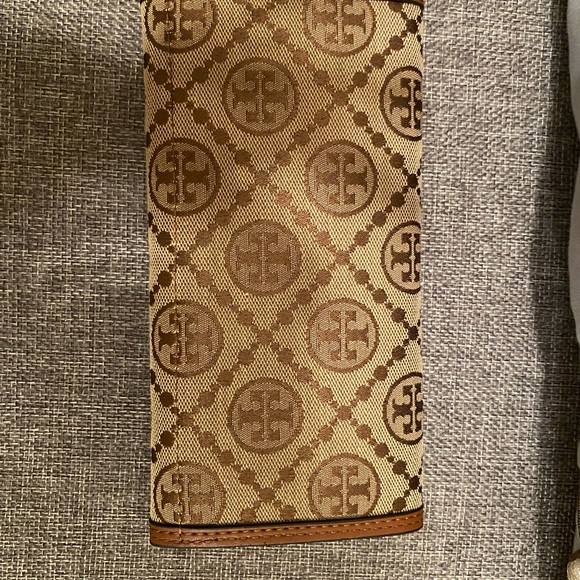 Tory Burch Beige and Tan Logo Continental Wallet - Picture 7 of 7
